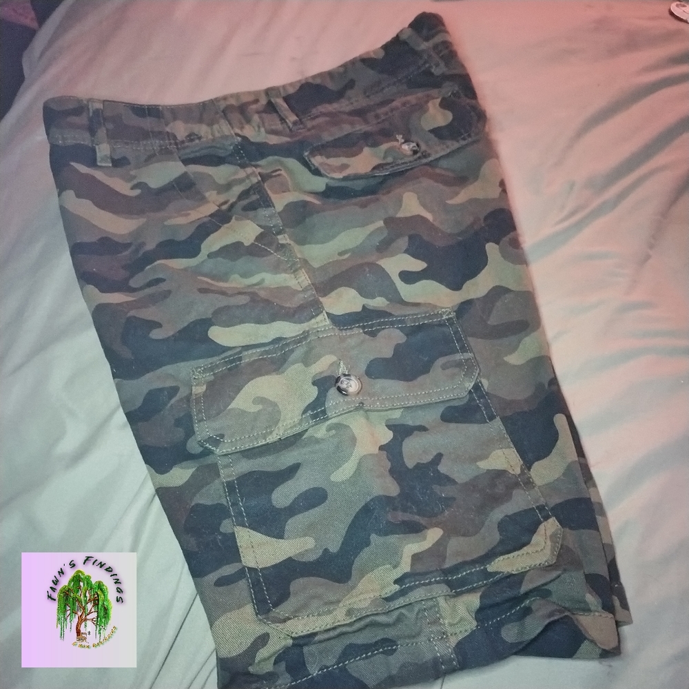 Men's camo cargo shorts